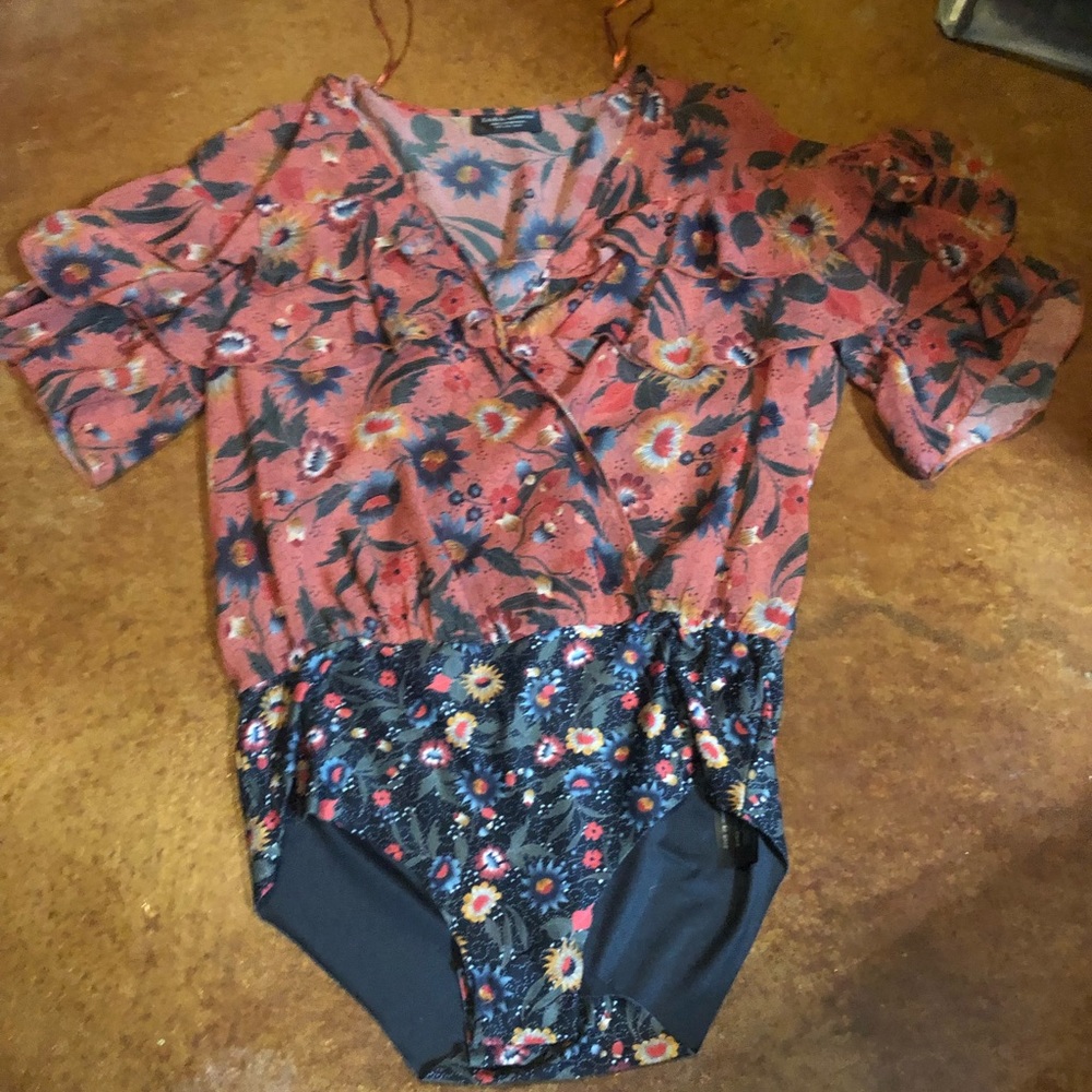 ZARA Ruffled Sleeve Floral Bodysuit
